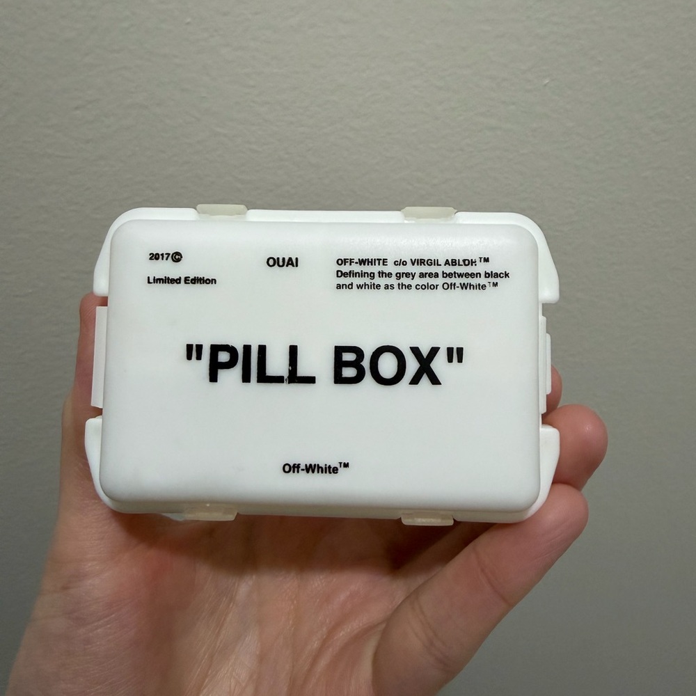 Off White x OUAI “Pill Box” collaboration from 2017/2018. (Slightly used, RARE)